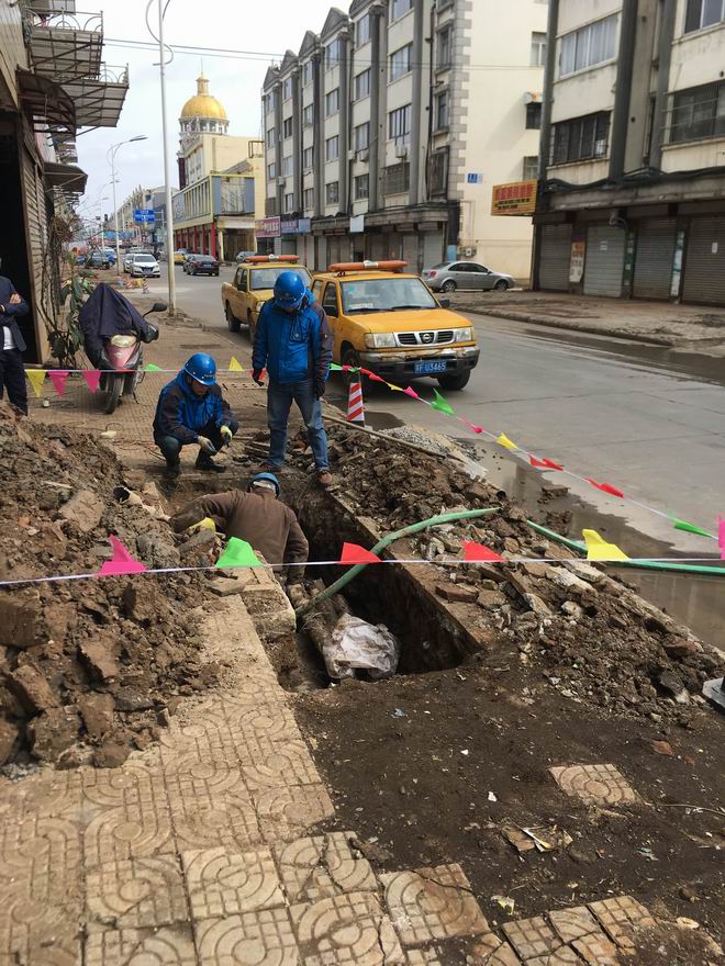 “水医生”精准听漏保供水 启东自来水厂管线所5.jpg